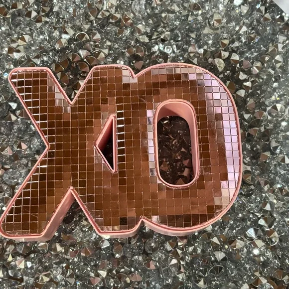 🪩🪩 Pink XO Disco Ball Decor - Picture 3 of 7